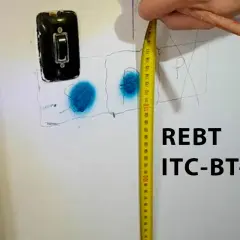 Medición de la altura de mecanismos eléctricos en una vivienda, siguiendo la normativa REBT ITC-BT-25.