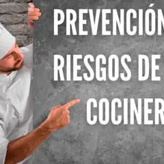 Chef señalando "Prevención de riesgos de los cocineros". Conoce las normas de la cocina para trabajar seguro.