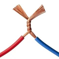 Dos cables, uno rojo y otro azul, se unen en un nudo de cobre. ¿Cuál es el cable L?