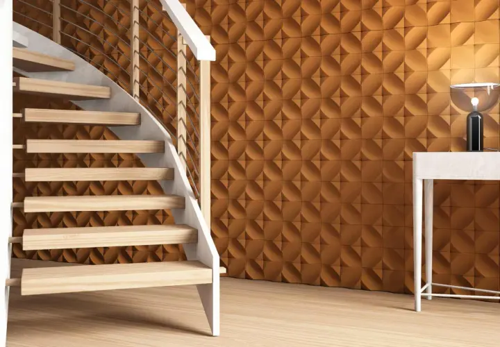 Escalera moderna y pared texturizada en tono terracota, ideal para decorar rincones dificiles con estilo y calidez.
