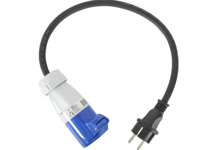 Adaptador de corriente con enchufe europeo y conector azul y blanco, mostrando como van los cables de un enchufe.