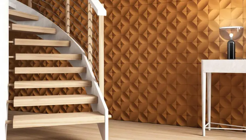 Escalera moderna y pared texturizada en tono terracota, ideal para decorar rincones dificiles con estilo y calidez.