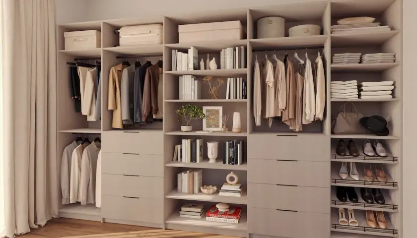 Ideas vestidor abierto: ropa colgada, cajones y estantes con libros y accesorios.