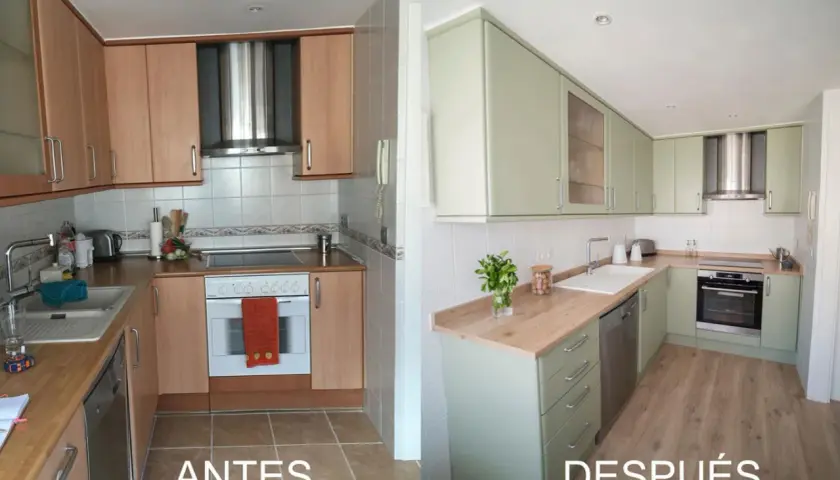Cocina transformada: antes, muebles de madera y después, muebles verdes y encimera de madera. ¡Una reforma de cocina sin obras que inspira!