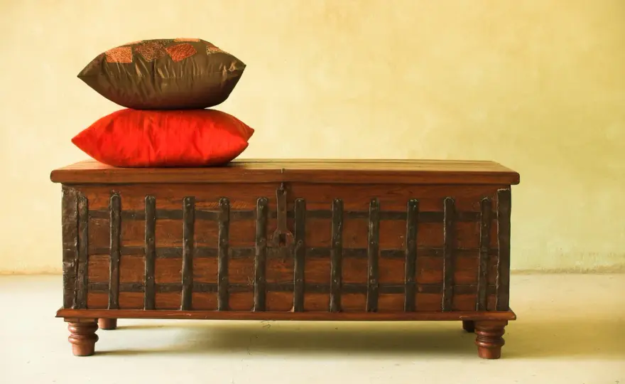 Cómo restaurar un baúl antiguo de madera sin borrar su historia