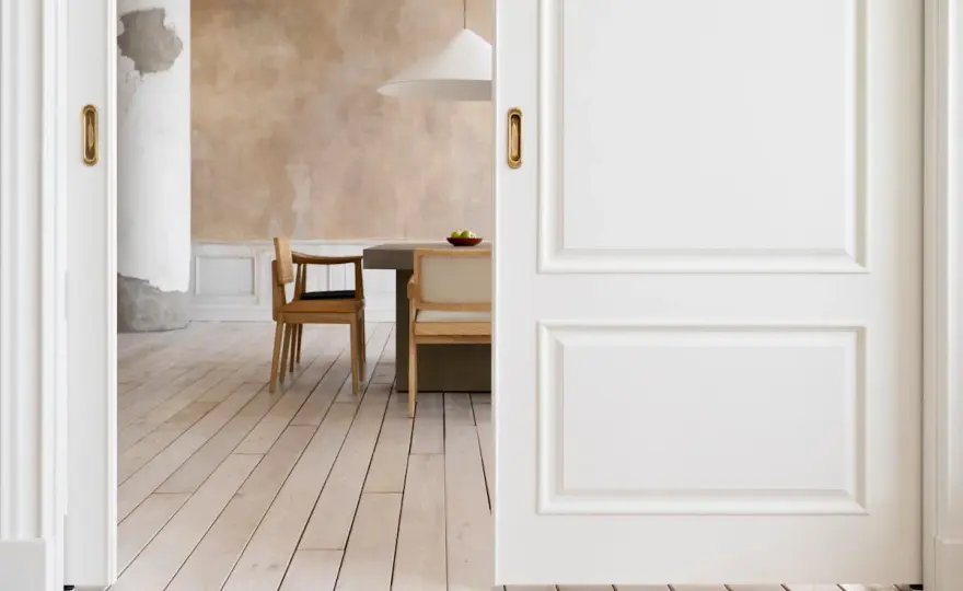 Cómo combinar suelo y puertas sin que la casa se vea forzada