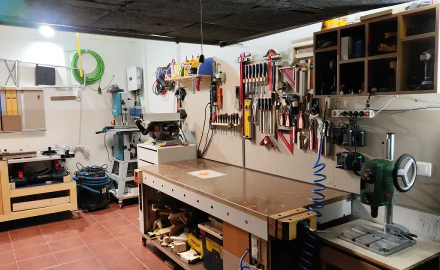 Montar un taller en casa - cómo acertar con espacio, banco y orden