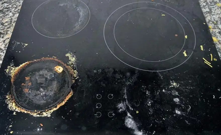 Cómo limpiar una vitrocerámica quemada sin rayar el cristal