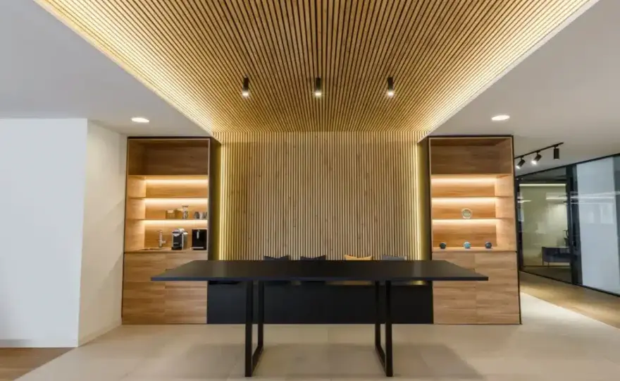 Cómo colocar revestimiento de pared de madera sin errores