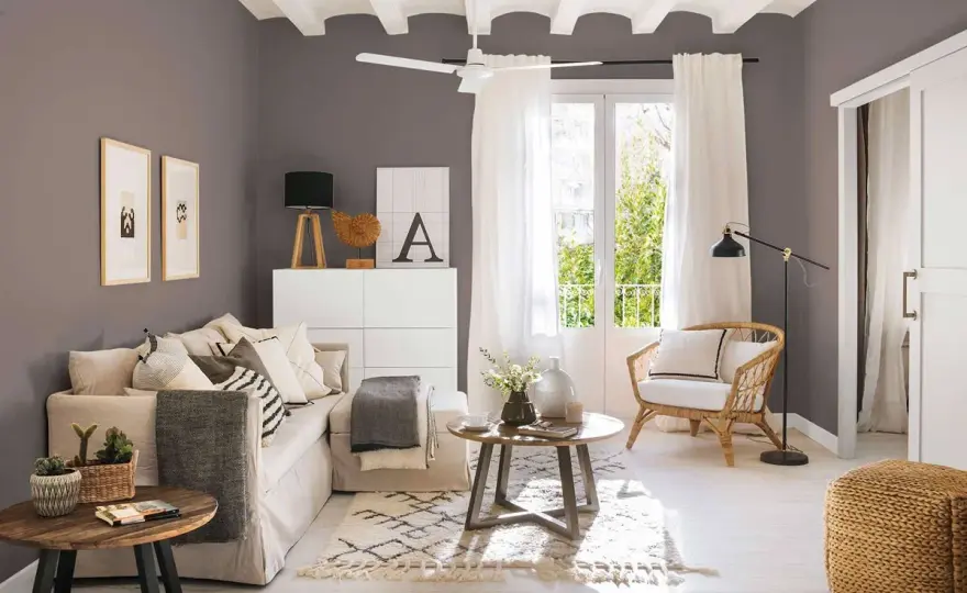 Cómo decorar el salón con luz, piedra y buena distribución
