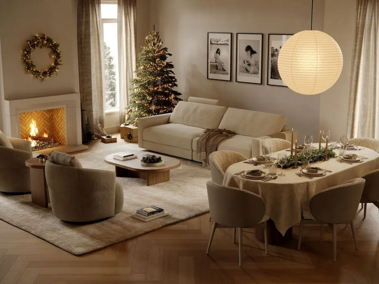 Acogedor **salón de Navidad** con chimenea encendida, árbol decorado, sofá, mesa puesta y una corona luminosa.