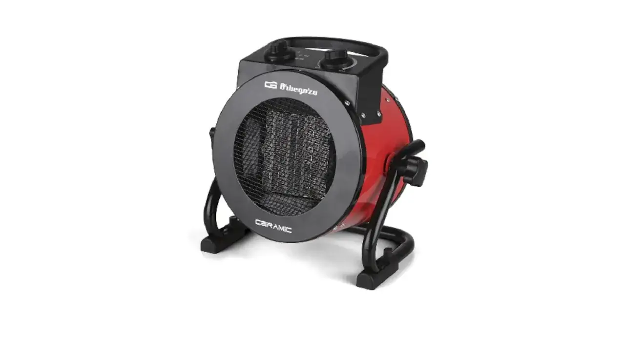 Calefactor cer&aacute;mico rojo con rejilla frontal y controles superiores. Ideal para decidir si es mejor calefactor cer&aacute;mico o de aire.