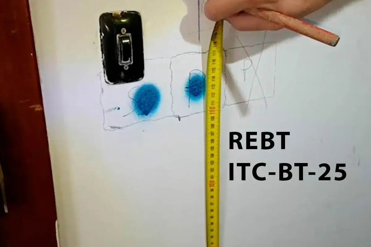 Medici&oacute;n de la altura de mecanismos el&eacute;ctricos en una vivienda, siguiendo la normativa REBT ITC-BT-25.