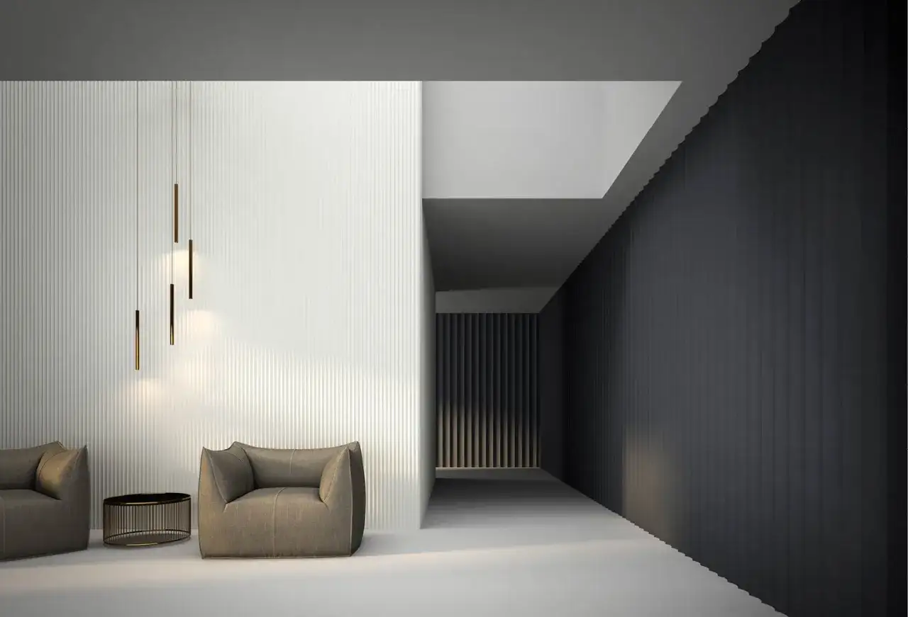 Dos sillones modernos esperan en un espacio minimalista con pasillos estrechos y paredes acanaladas.